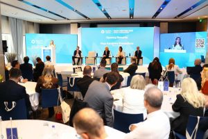 Светот во исчекување: Трамп и Путин разговараат по телефон, Зеленски чека