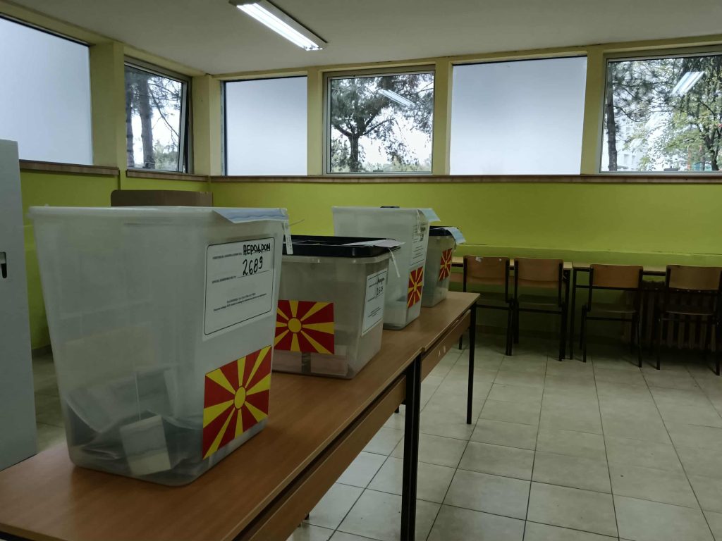 Почнува дистрибуцијата на гласачките ливчиња, в недела ќе се гласа во 32 општини и во Град Скопје