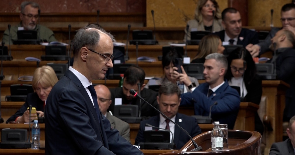 Мацут вели дека ја „анализира ситуацијата и бара решенија“ за општествената криза во Србија