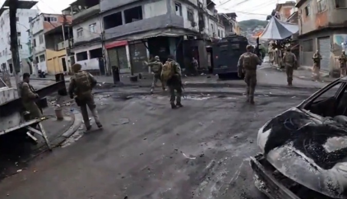 ВИДЕО I Најмалку 64 лица загинаа во Рио во најсмртоносната полициска акција