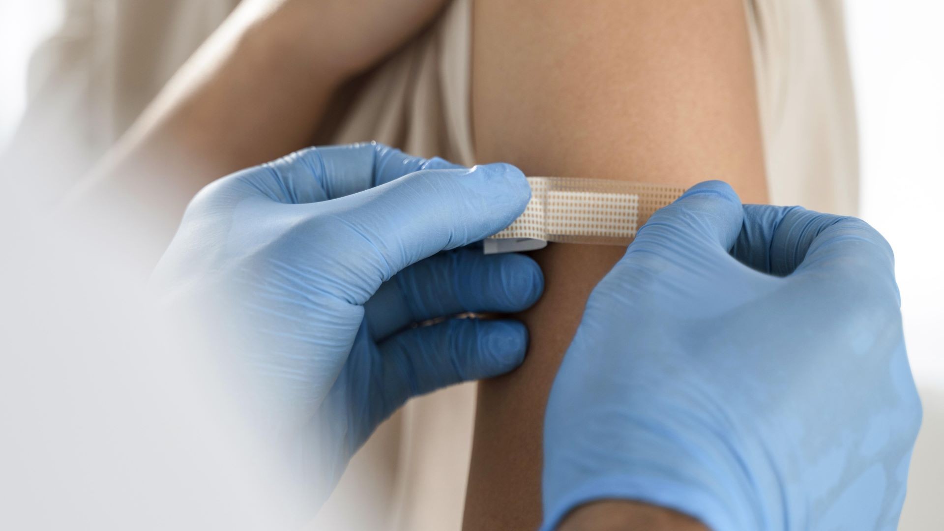 Помеѓу науката и ветувањето: Што знаеме досега за руската mRNA вакцина против рак?