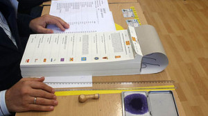 Почнува дистрибуцијата на гласачките ливчиња, в недела ќе се гласа во 32 општини и Скопје, прегласување во една, а нови постапки во четири општини