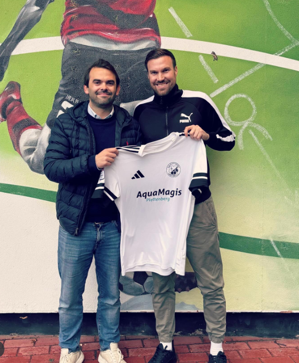 Во 2014 година стана светски првак со Германија, а сега потпиша за седмолигаш, и тоа на подлога за пиво