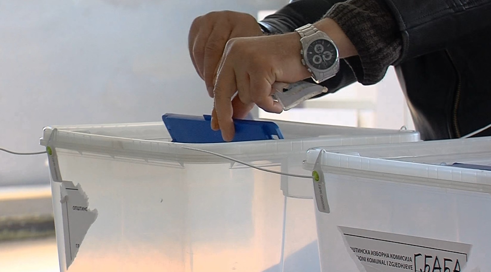 На полноќ почнува изборниот молк, утре гласаат болните и изнемоштени лица и затвореници