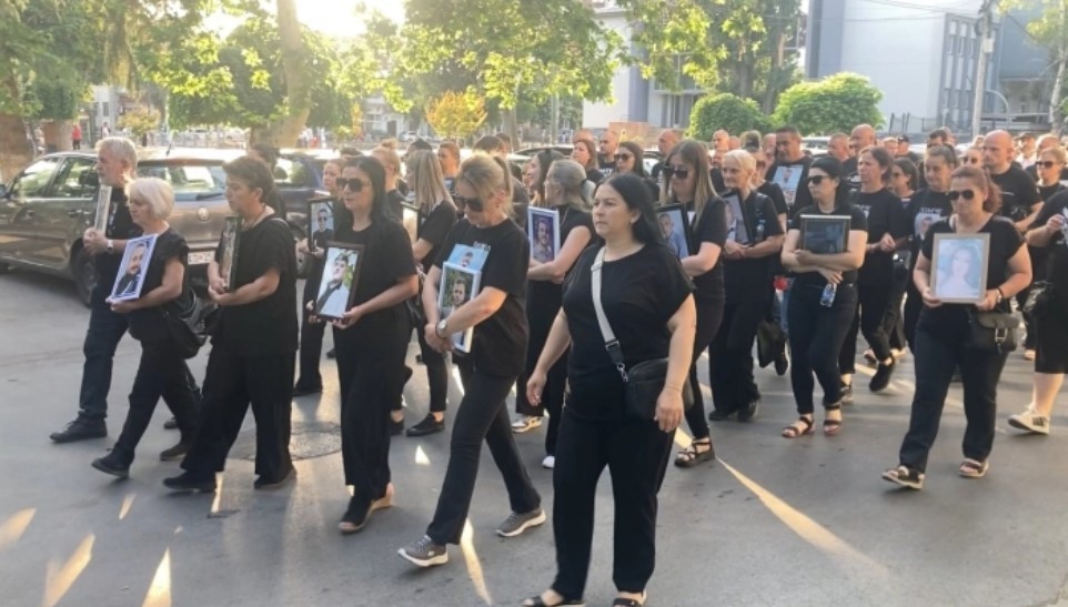 Родителите на загинатите од пожарот во Кочани го откажаа саботниот Марш на ангелите