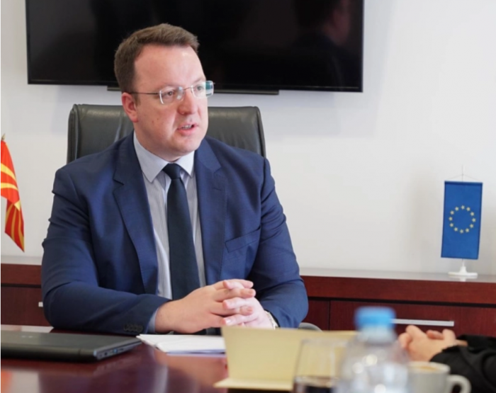 Николоски ги демaнтира шпекулациите – во Македонија нема да се градат мигрантски кампови