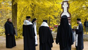 Владиците Петар и Никола служеа литургија во Вааламскиот манастир – спомен на архимандритот Методиј