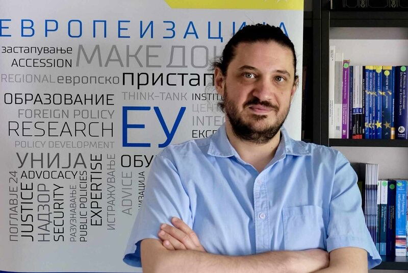 Брисел чека уставни измени, Мицкоски бара гаранции; Експертите – без промена на Уставот нема напредок во ЕУ