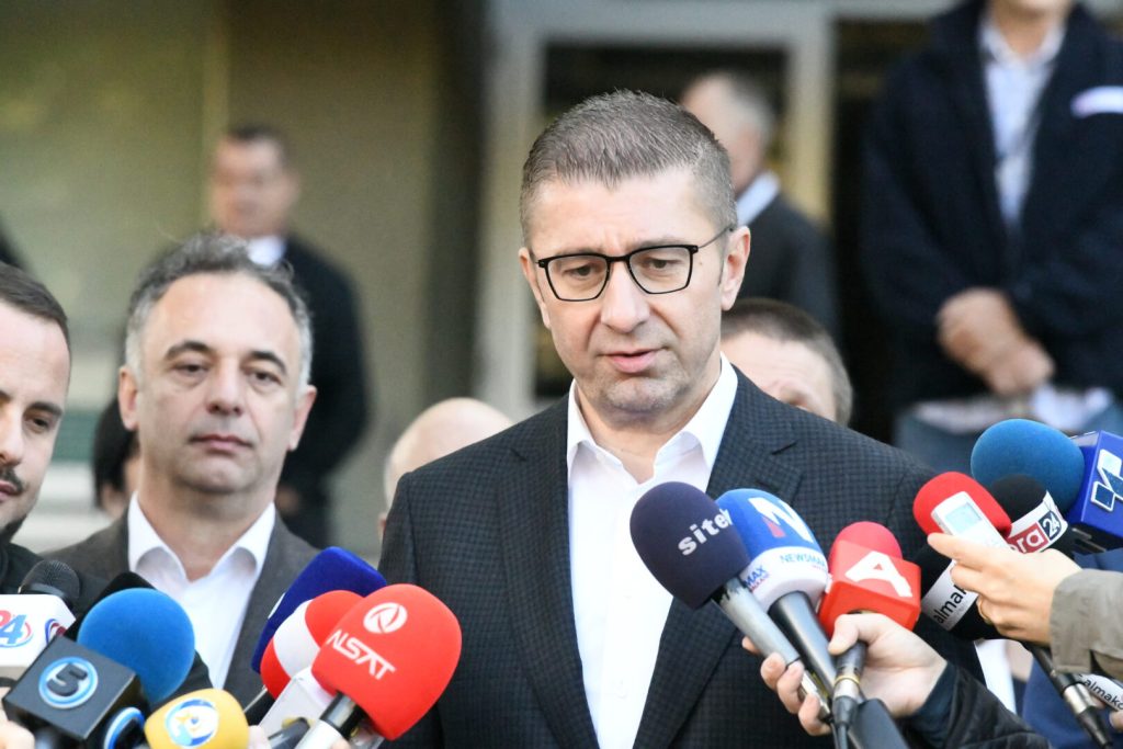 Мицкоски: Не е точно дека постои разговор за коалиција со Рамиз Мерко, не преговарам со луѓе на црна листа на САД