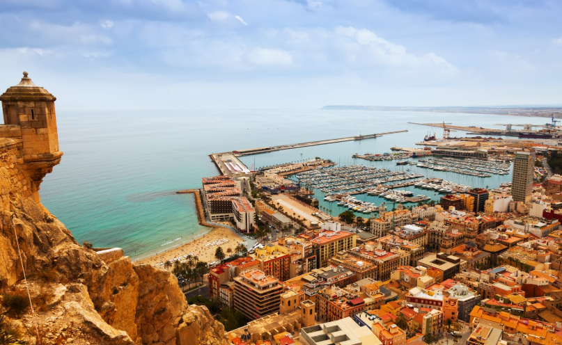 ТУРИСТИТЕ ПРОСЕЧНО ТРОШАТ ПО 1.380 ЕВРА: Која европска земја прими над 76 милиони посетители?