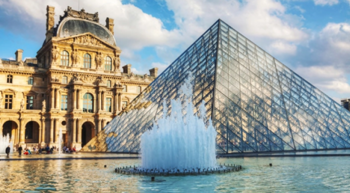 Двајца мажи се приведени во врска со грабежот на накит во Лувр