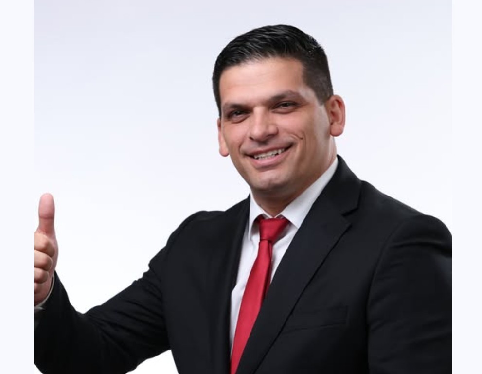 ПЕЦАКОВ ПРОГЛАСИ ПОБЕДА ВО ОХРИД – градноначалникот највува втор мандат