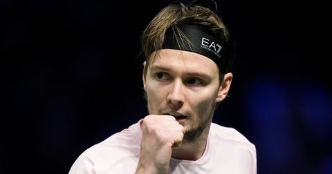 Бублик го „разнесе“ Фриц и закажа четвртфинале со Де Минер во Париз