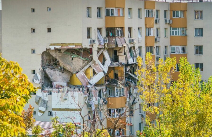 Три лица загинаа, a тринаесет се повредени во експлозијата во Букурешт
