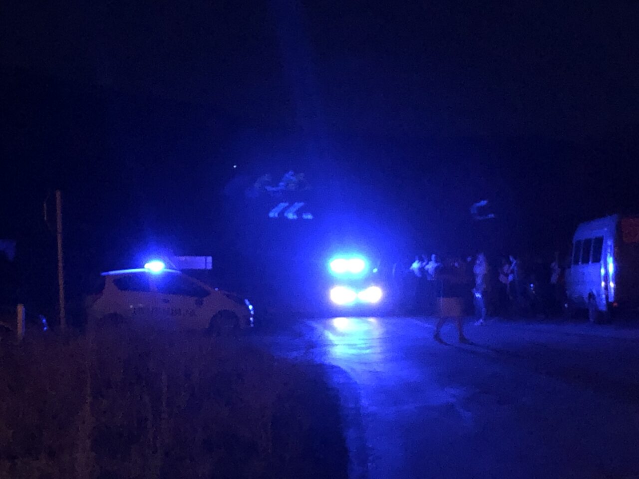 Излета возило со скопски таблички на автопат, има повредени