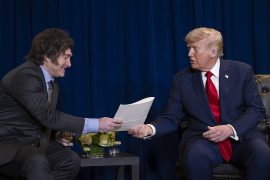 Популистот Хавиер Милеи извојува убедлива победа на изборите во Аргентина