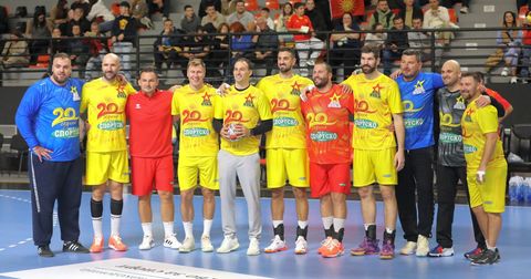 Црвено-црно семејство: Единаесет освојувачи на ЛШ, на една слика