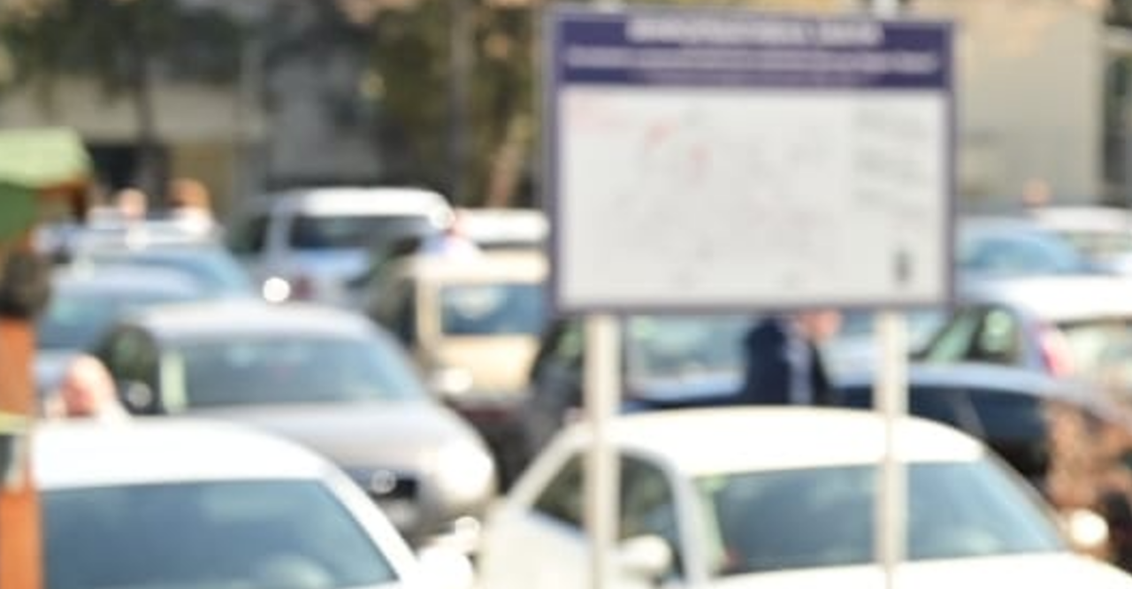 МЗ: На паркингот во Универзитетскиот клинички центар „Мајка Тереза“ ниту се гради, ниту се планира да се градат станбени градби