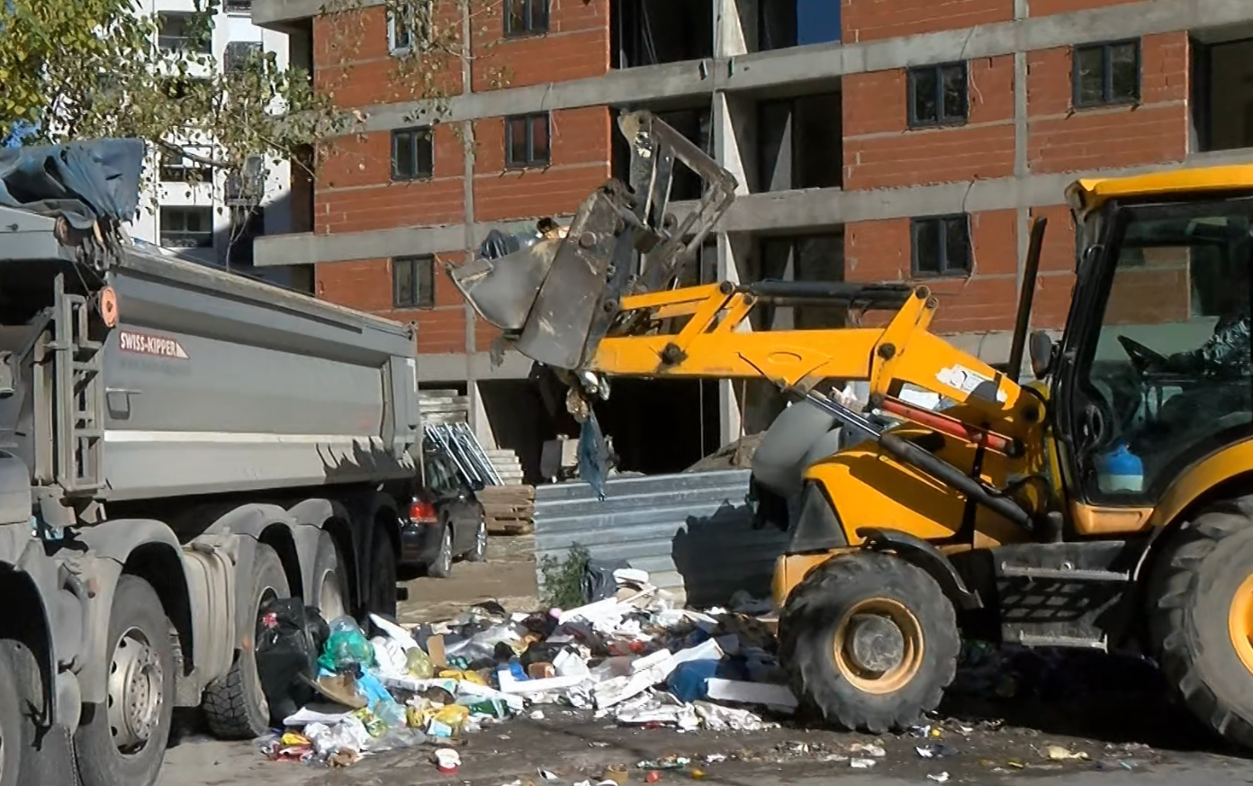 Со булдожери се чисти ѓубрето низ Скопје, Комунална хигиена се прави дека не ги гледа