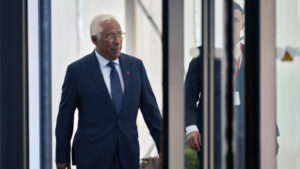 ЕУ ја повикува Кина да помогне во завршувањето на војната во Украина