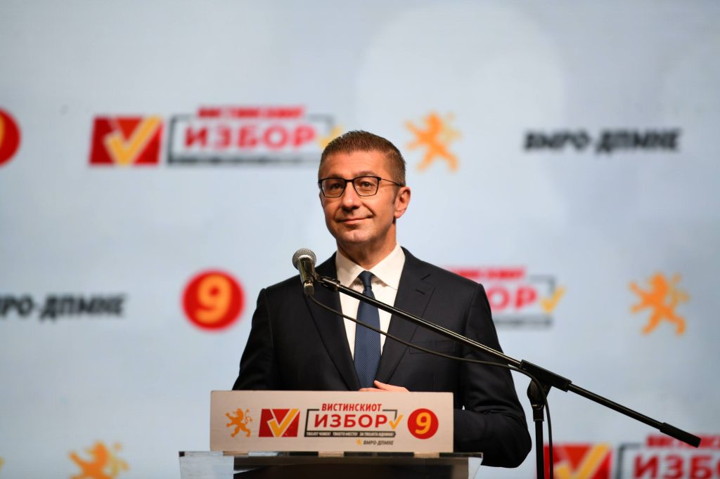 По изборите следува реализација на 70 нови проекти, најави Мицкоски од завршниот митинг во Скопје