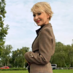 „Секогаш елегантна“: Данијела Мартиновиќ ја покажа новата фризура и ги воодушеви обожавателите