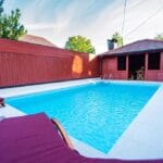 Вилите со базен најбарани – луѓето плаќаат и по 800 евра за една ноќ