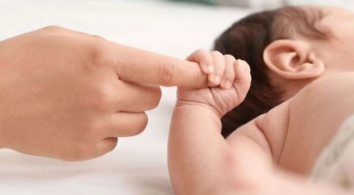 ПРИНЦЕЗАТА СЕ РОДИ СО 300 ГРАМА: По два месеца од предвременото раѓање родителите со девојчето од болницата си заминаа дома