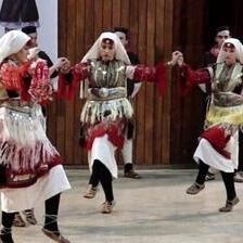 Кражбите на македонскиот музички фолклор продолжуваат – институциите не реагираат