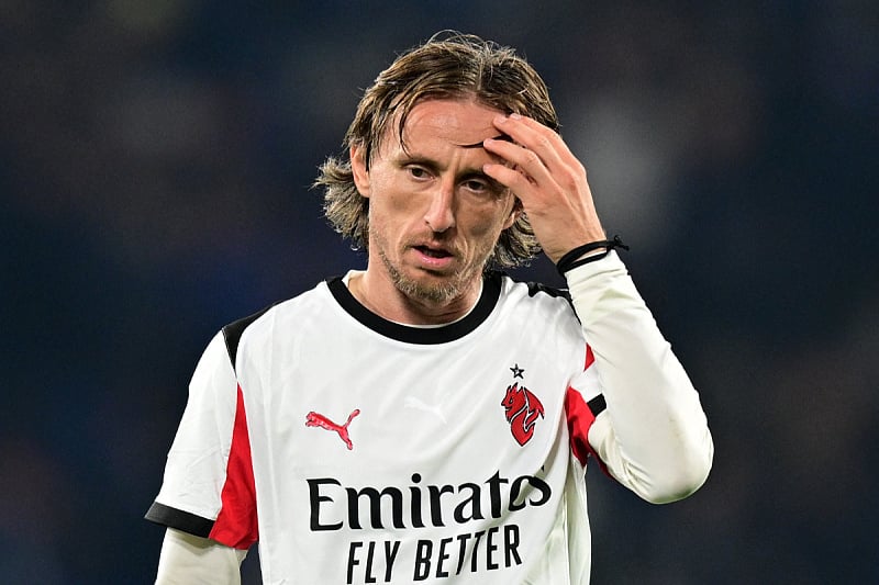 Модриќ се најде на удар кај навивачите на Милан: „Катастрофа, не треба да игра на секој меч“