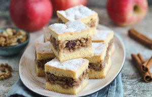 (ФОТО) Пита со јаболка и ореви на мама