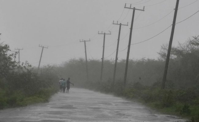 УРАГАНОТ МЕЛИСА ОСЛАБНА КОГА СТИГНА ДО КУБА ОТКАКО ПРЕДИЗВИКА ГОЛЕМИ УНИШТУВАЊА ВО ЈАМАЈКА