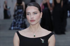 (Фото) Најголемите трендови во шминкањето оваа есен: тешката пудра е надвор од мода