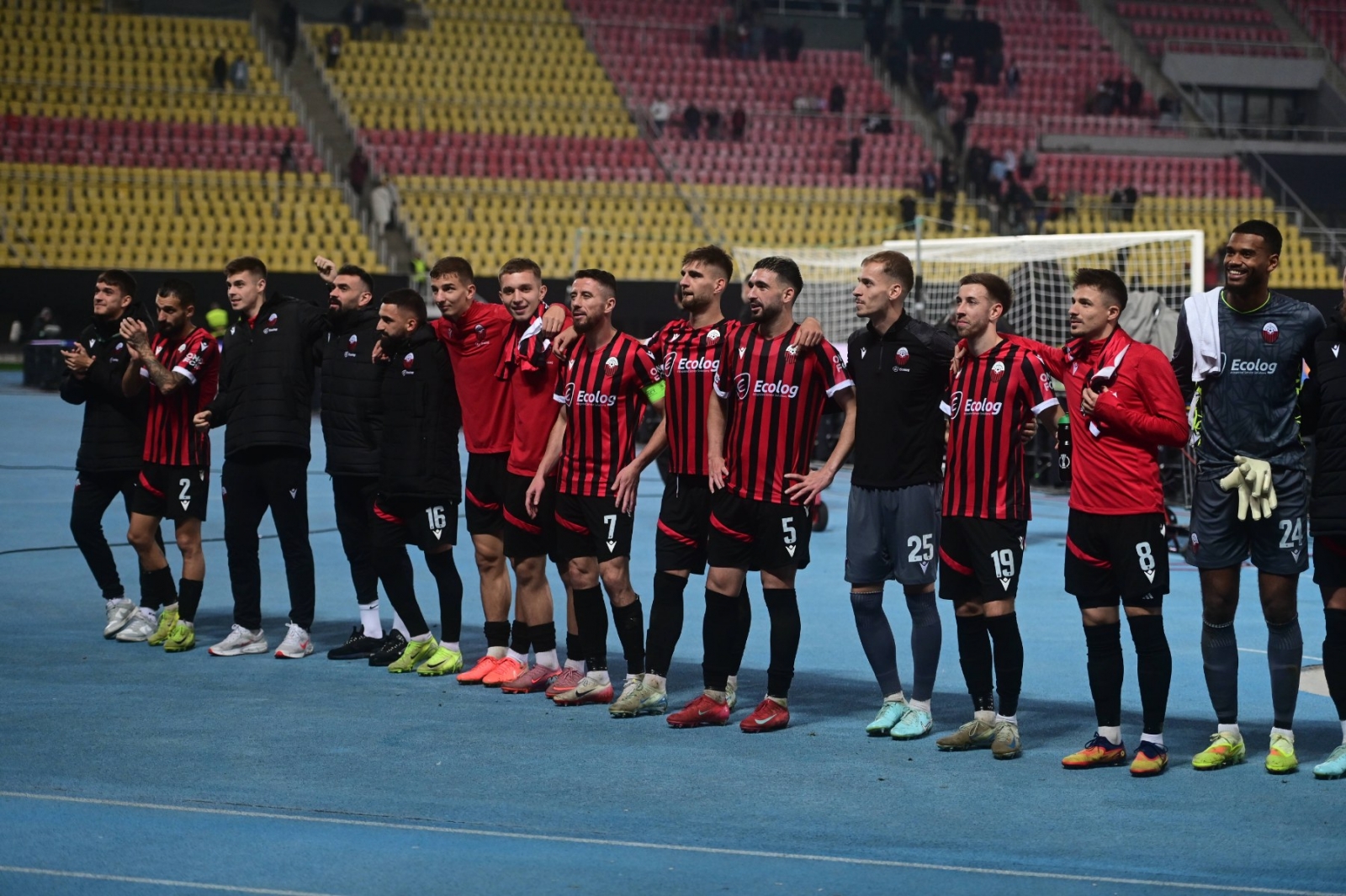 УЕФА жестоко ја казни Шкендија поради истакнување – неспортски транспаренти!