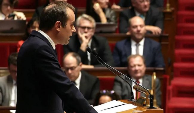 ФРАНЦУСКИОТ ПРЕМИЕР ЛЕКОРНУ ЌЕ ГИ ЗАМРЗНЕ ПЕНЗИСКИТЕ РЕФОРМИ НА МАКРОН ВО ОБИД ДА ЈА СПАСИ ВЛАДАТА