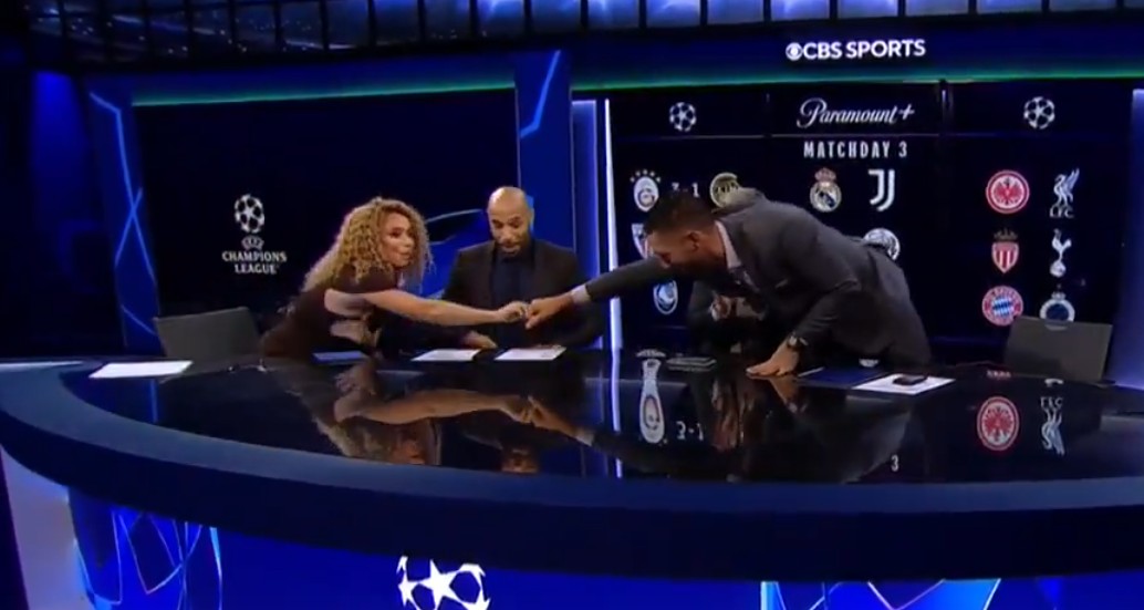 Урнебесно: На убавата водителка и пукна фустанот среде емисија, легендите прснаа од смеење! (ВИДЕО)