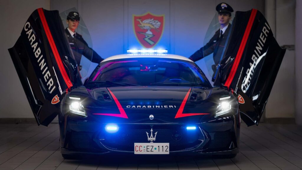 Maserati влегува во редовите на Карaбињерите – суперкола во служба на животот