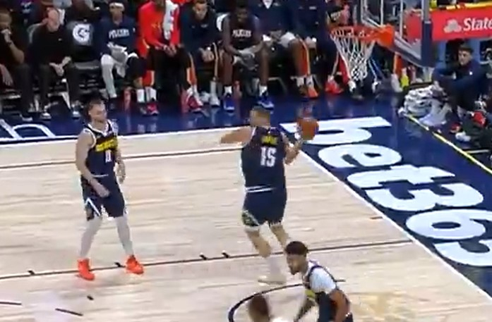 Знаете ли некој друг вака да додава во НБА?