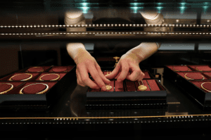 Глобалните брендови под притисок во Кина – домашните компании ја преземаат предноста