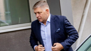 Партијата на европските социјалисти го исклучи од членство Роберт Фицо