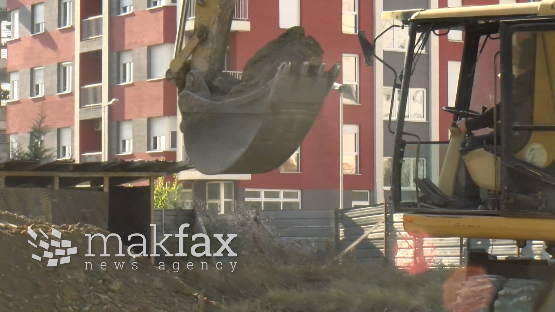 Работник нашол човечки коски кај студентскиот дом „Стив Наумов“ додека копал со багер