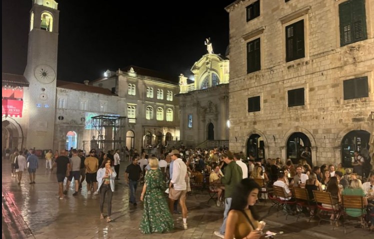 Градоначалникот на Дубровник: Во градот се шмрка кокаин до бесвест, а количините се мерат во камиони