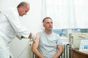 Голем интерес за вакцинација против грип, Алиу во посета на епидемиолошката служба во Гостивар