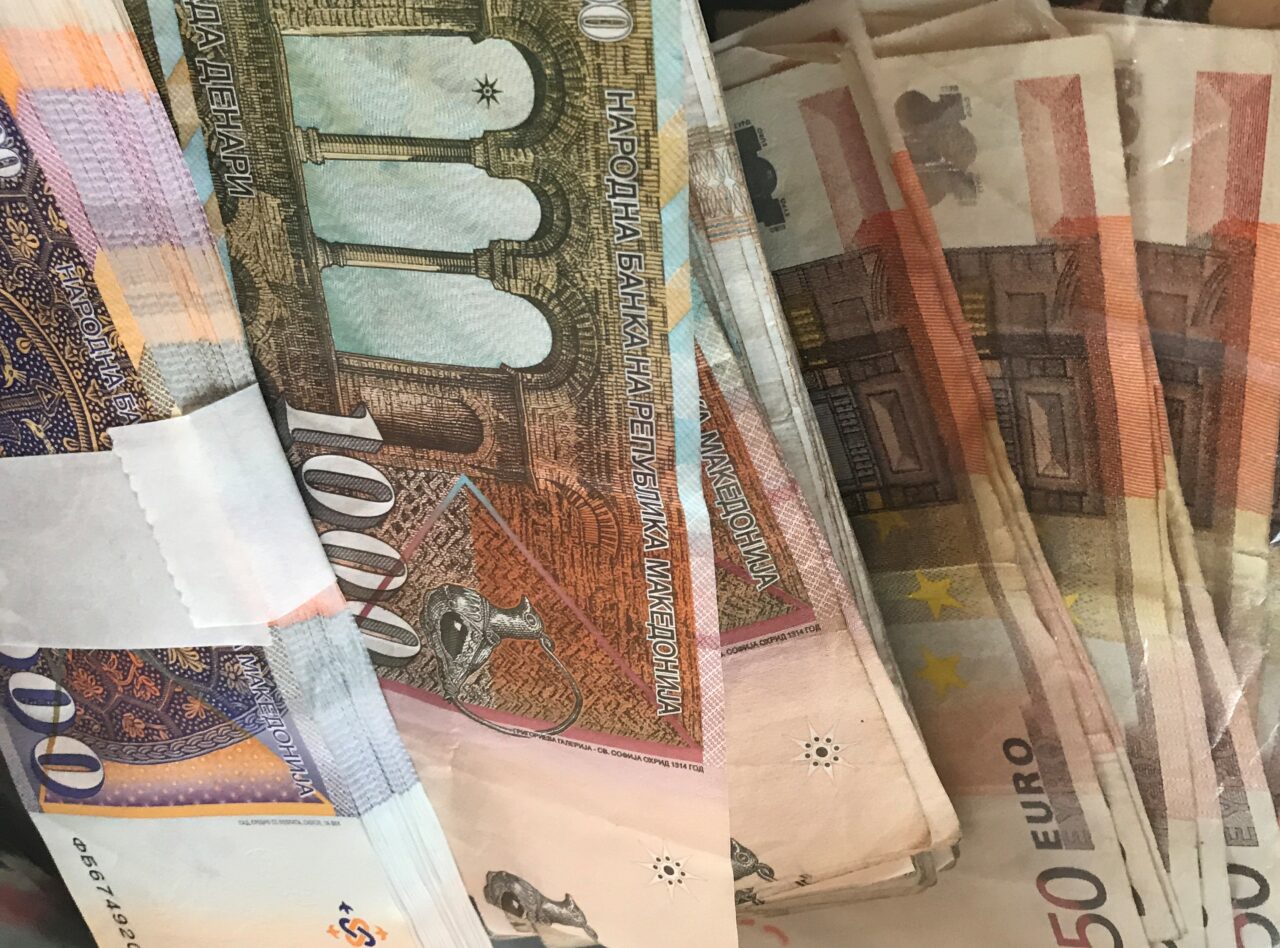 Платила во туристичка агенција за патување 2.000 евра во кеш – ниту видела патување, ниту парите