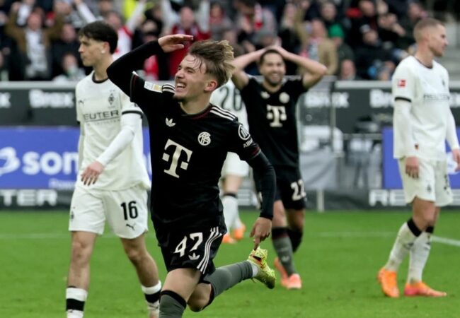 Карл повотрно влезе во историјата на Баерн – Баварците славеа во Менхенгладбах