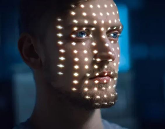 Американската компанија „Clearview“ повторно на суд поради собирање податоци на граѓани на ЕУ