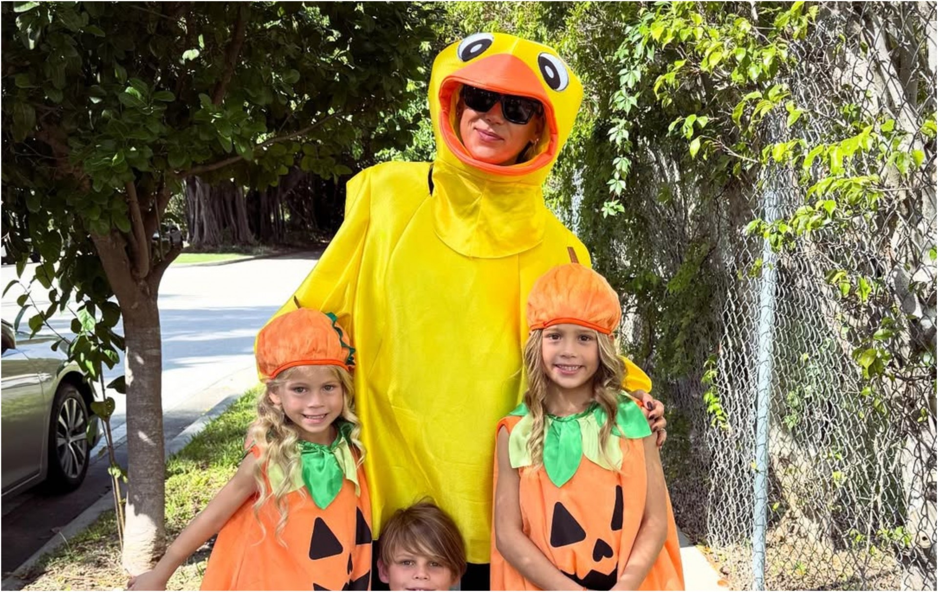 Бремената Ана Курникова конечно ги покажа трите деца: Го крие семејството од јавноста, а сега изненади со слика