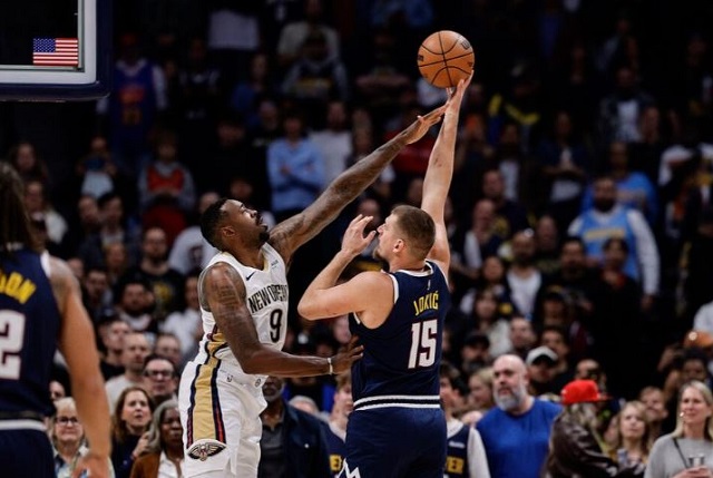 Преглед НБА лига: Четврти трипл-дабл во четири меча на Јокиќ, Ривс со звукот на сирената за победа на Лејкерс