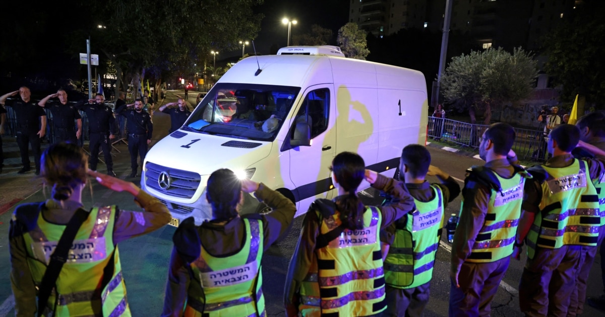 Израел ги врати останките на уште 30 Палестинци во Газа