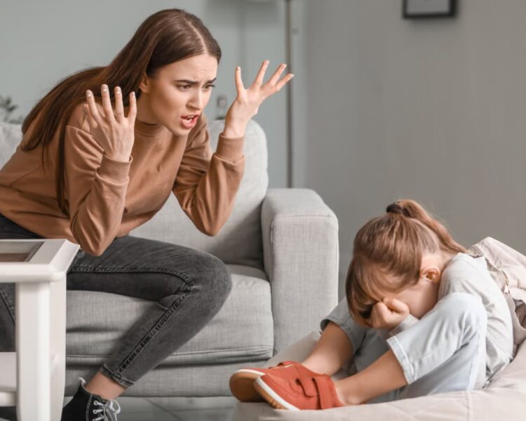 Како критиката влијае врз децата – и зошто треба да внимаваме како ја кажуваме